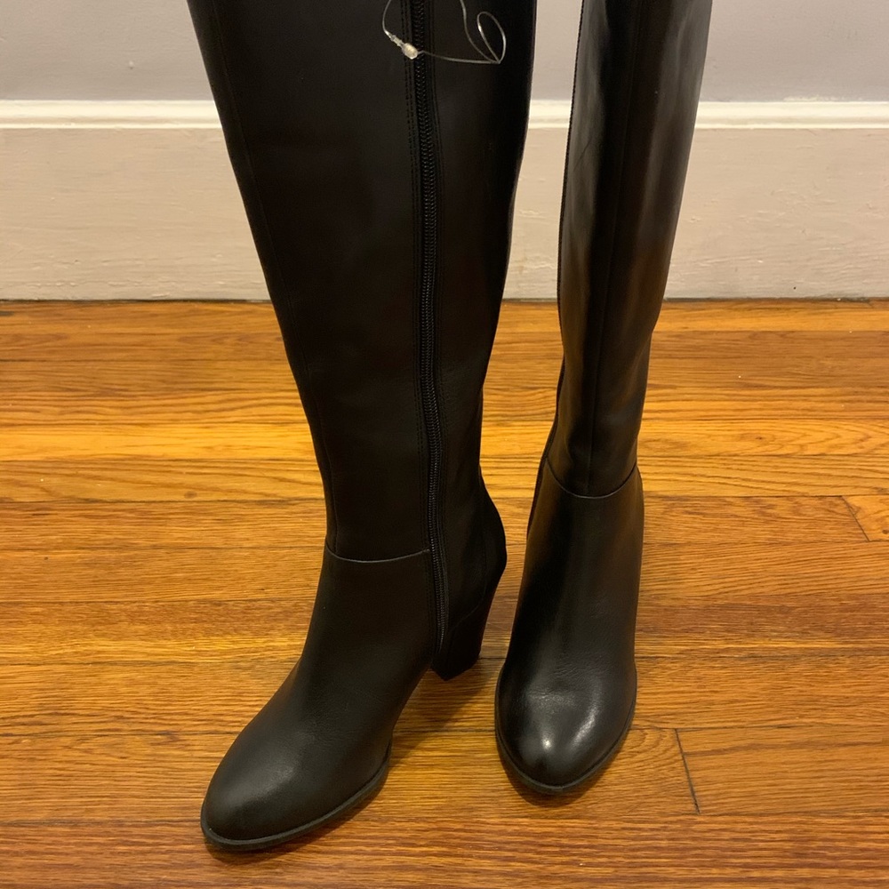 Women’s Leather Me Too brand boots! Never worn!
